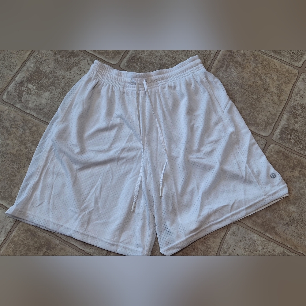 Lululemon Womens White Athletic Shorts ☆ Size 6☆